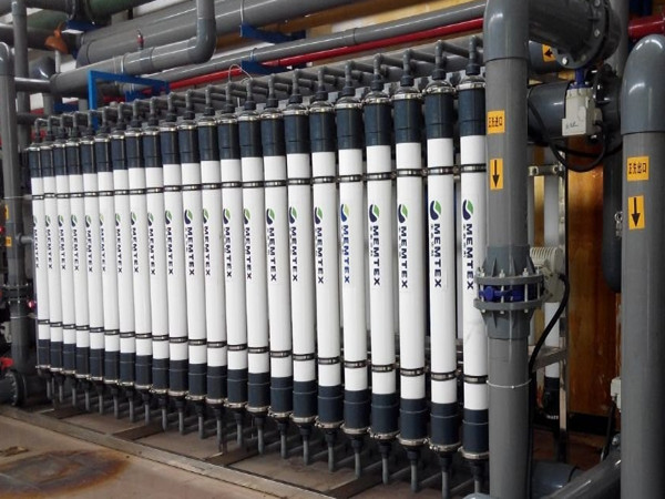 50噸/時超濾設(shè)備系統(tǒng) 50噸/時超濾設(shè)備系統(tǒng)