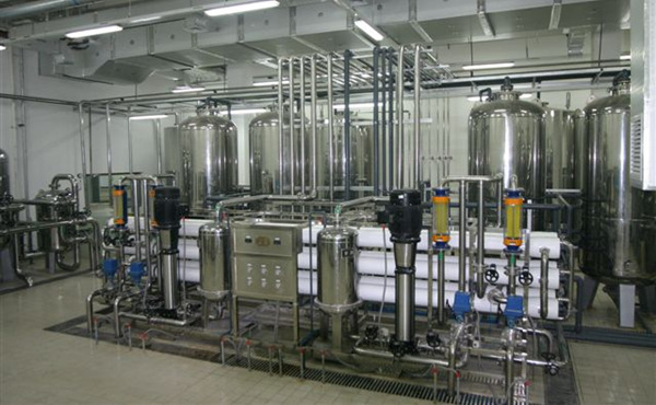 食品飲料行業(yè)對(duì)水質(zhì)的要求：食品飲料行業(yè)用水通常需要用到預(yù)處理凈水或純凈水,電導(dǎo)率通常在10uS/cm以下。符合GB5749-2006生活飲用水衛(wèi)生標(biāo)準(zhǔn)、CJ94-1999飲用凈水標(biāo)準(zhǔn)。