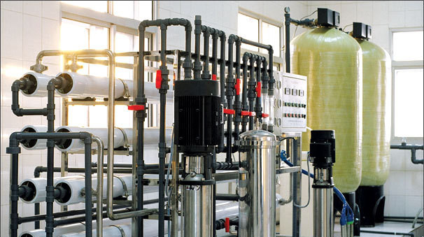 采用進(jìn)口反滲透膜，脫鹽率高，使用壽命長(zhǎng)，運(yùn)行成本低廉<br />
采用全自動(dòng)運(yùn)行，實(shí)現(xiàn)無(wú)人化操作<br />
不用大量的化學(xué)藥劑再生處理，無(wú)化學(xué)廢液排放，無(wú)環(huán)境污染