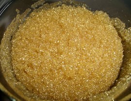 混床樹脂就是把一定比例的陽、陰離子交換樹脂混合裝填于同一交換裝置中，對流體中的離子進行交換、脫除。