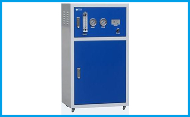 宏森始終提倡以使用者的需求為導(dǎo)向提供適用的超純水系統(tǒng)。較新推出的新一代生化儀用超純水機系統(tǒng)結(jié)構(gòu)緊湊，操作簡便，維護(hù)便利，能夠直接以自來水為進(jìn)水同時生產(chǎn)分析級純水和較高標(biāo)準(zhǔn)的超純水，可滿足科學(xué)實驗室各種純水與超純水的需要。